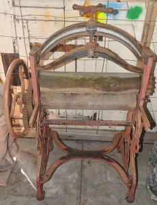 Lot 36 - Large Cast Metal Clothes Wringer Machine - Very Heavy, Appears Function