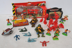 Lot 149 - Box lot - Vintage Kids Toys - Britain's Deetail Cowboys & Indians,