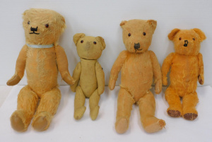 Lot 77 - 4 x Vintage Teddy Bears, all with glass eyes, jointed limbs - assorted