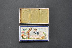 Lot 137 - Vintage Miniature German F Wolff & Sohn Boxed Soap set - 3 bars