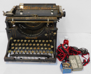 Lot 6 - Vintage Underwood Typewriter - Gilt pinstriping & Accessories