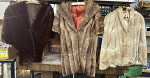Lot 12 - 3 x vintage furs incl capes, stole, Mink, Kangaroo etc vgc