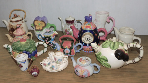 Lot 40 - Group lot Vintage Ceramic Teapots inc Sadler, Miniature Limoges & 8