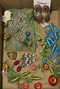 Lot 156 - Box costume jewellery - necklaces, pearl & glass beads, Murano bea