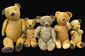 Lot 164 - 5 x vintage Teddy Bears, mohair, loved, largest with loose leg