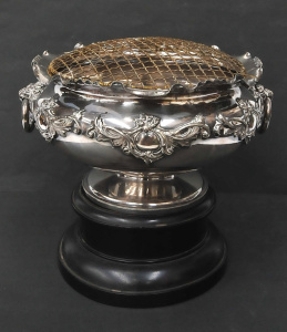 Lot 186 - 2pce Walker & Hall EPNS Large Rose Bowl with Fitting Wooden stand