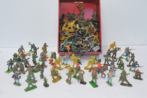 Large Group lot of Vintage Toy Plastic Figures inc Britains Deetail, Harvey Ser