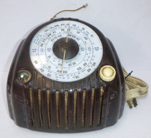 Lot 3 - 1930s Art Deco brown Bakelite Golden Healing Voice Radio Model 403E- Cir