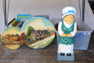 Lot 52 - 2 Boxes inc Plasterware - Bossons Wall Plate & Charger both hpaint Lot 52 - 2 Boxes inc Plasterware - Bossons Wall Plate & Charger both hpaint