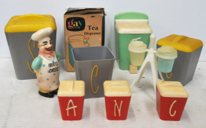 Lot 79 - Lot Retro kitchenalia incl canisters, Gayware tea dispenser, ceramic Ch