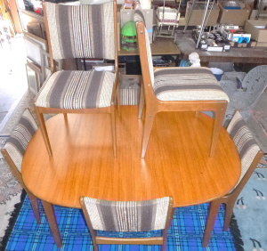 Lot 81 - Mid Century Modern 7 Piece Teak Dining Suite - Extension Table w rounde Lot 81 - Mid Century Modern 7 Piece Teak Dining Suite - Extension Table w rounde