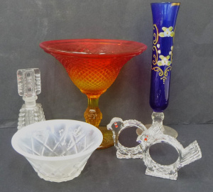 Lot 137 - Group of vintage Glass inc Jeannette Amberina Diamond point pattern co Lot 137 - Group of vintage Glass inc Jeannette Amberina Diamond point pattern co