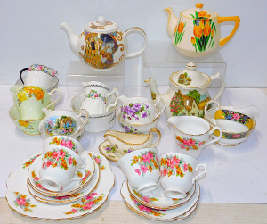 Lot 167 - Mixed Group English China inc Creamer & Sugar bowl sets - Aynsley,