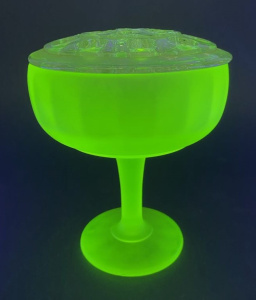 Lot 216 - Vintage Uranium Citrine Satin Glass pedestal Rose Bowl with fitted cle