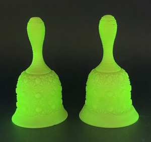Lot 224 - Pair vintage Fenton Uranium Satin Glass bells - Daisy & Button Pat Lot 224 - Pair vintage Fenton Uranium Satin Glass bells - Daisy & Button Pat