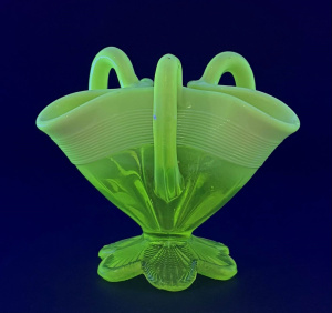 Lot 227 - Vintage Davidson Uranium Citrine glass pinched basket with Vaseline ri Lot 227 - Vintage Davidson Uranium Citrine glass pinched basket with Vaseline ri