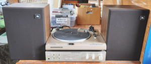 Lot 47 - Lot of Vintage Stereo Equipment incl Marantz TT 320 turntable, Marantz