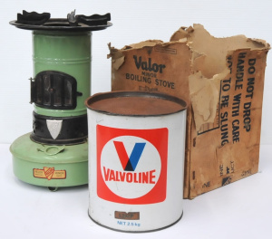 Lot 124 - 2 pces inc Vintage Valor Minor Boiling Stove No64 w Original Box (AF)