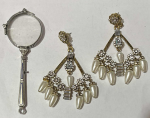 Lot 146 - Group lot - Pair vintage c1930s Fold out Lorgnette Glasses + pair Glit Lot 146 - Group lot - Pair vintage c1930s Fold out Lorgnette Glasses + pair Glit