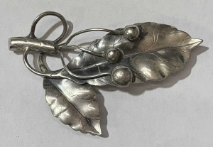 Lot 168 - Vintage Scandia handmade Sterling Brooch - leaves with berries - 6 5 c Lot 168 - Vintage Scandia handmade Sterling Brooch - leaves with berries - 6 5 c