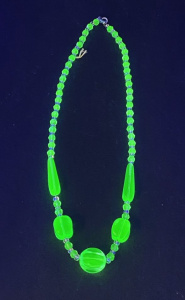 Lot 170 - Art Deco Uranium glass Necklace approx 44cm L Lot 170 - Art Deco Uranium glass Necklace approx 44cm L