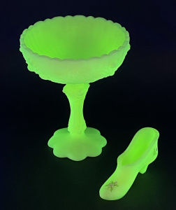Lot 212 - 2 pces vintage Fenton Satin Uranium Glass inc Comport with exterior Ca Lot 212 - 2 pces vintage Fenton Satin Uranium Glass inc Comport with exterior Ca