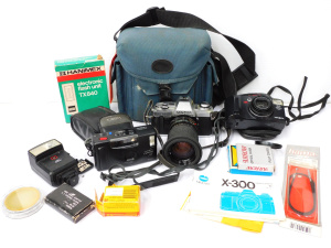 Lot 16 - Group lot vintage Cameras & Equipment inc Minolta X-300, Minolta Ri