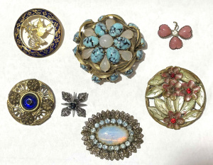 Lot 29 - Group vintage mainly Brooches - filigree, gemstone, crystal etc