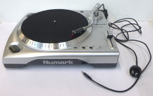 Lot 53 - Modern Numark TTUSB Professional USB Turntable w Pitch Control