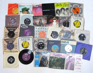 Lot 79 - Small box lot - vintage 45rpm Single Records - Elvis, Bob Dylan, Diana