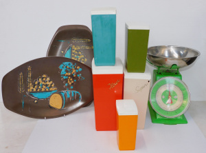 Lot 105 - Group Retro Kitchenalia inc Australian 5 pce Harlequin Capri graduatin