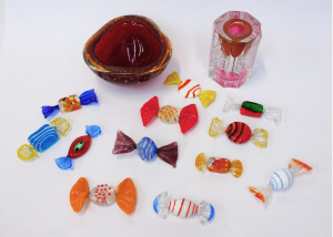 Lot 152 - Group lot Vintage Glass inc Murano Glass Candys various Sizes & Co