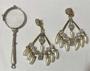 Lot 172 - Group lot - Pair vintage c1930s Fold out Lorgnette Glasses + pair Glit