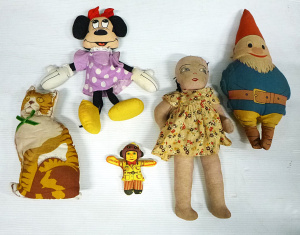 Lot 180 - Group lot of Vintage Padded Cloth Dolls & Characters inc, Ciriciri