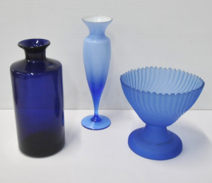 Lot 187 - 3 x pieces - Modernist Blue Art Glass - Cobalt Blue Bottle shaped Vase