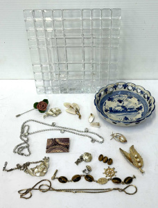 Lot 86 - Grp - crystal photo frame, Delft dish, vintage costume jewellery, diama