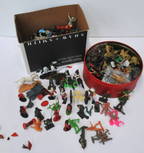 Lot 121 - 3 x Small Boxes of Vintage Assorted Army Men incl German , American &a