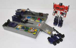 Lot 136 - Vintage G1 Transformers Optimus Prime Toy w Battle Convoy incl Combat