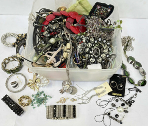 Lot 181 - Box lge qty costume jewellery - prs earrings, bangles, necklaces, broo