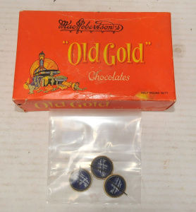 Lot 186 - 4 x pieces vintage MacRobertson's confectionary Ephemera - small Badge