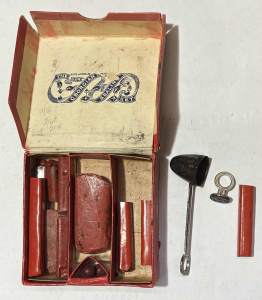 Lot 190 - Vintage box & contents - The New Georgian sealing set incl red sea