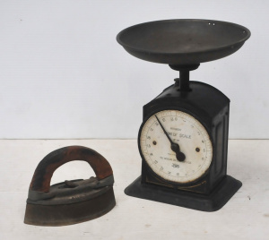 Lot 202 - 2 pces vintage inc British Made Huges Family scales Black with pinstri