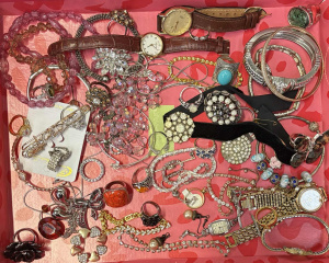 Lot 30 - Box mainly vintage costume jewellery, diamante, crystal, brooches, ring