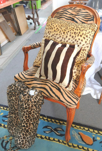 Lot 33 - Assorted Tiger Printed Items incl Armchair, Cushions etc Lot 33 - Assorted Tiger Printed Items incl Armchair, Cushions etc