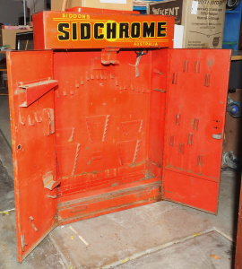 Lot 46 - Vintage Metal Siddons Sidchrome Wall-Mountable Tool Cabinet Lot 46 - Vintage Metal Siddons Sidchrome Wall-Mountable Tool Cabinet