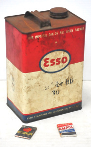 Lot 105 - 3 pces vintage Motoring inc Esso One imperial Gallon Oil Tin & 2 A Lot 105 - 3 pces vintage Motoring inc Esso One imperial Gallon Oil Tin & 2 A