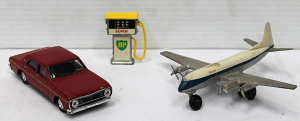 Lot 116 - 3 x pieces - Vintage Micro Models Australian made diecast Vickers Visc
