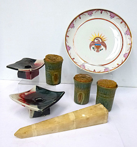 Lot 167 - Group lot of assorted items inc, Australian Pottery - David Williams l
