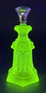 Lot 179 - Vintage Uranium Citrine glass Perfume bottle - Hexagon shaped with ova Lot 179 - Vintage Uranium Citrine glass Perfume bottle - Hexagon shaped with ova