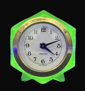 Lot 180 - Art Deco Uranium Glass German Mercedes Clock, approx 8cm H Lot 180 - Art Deco Uranium Glass German Mercedes Clock, approx 8cm H